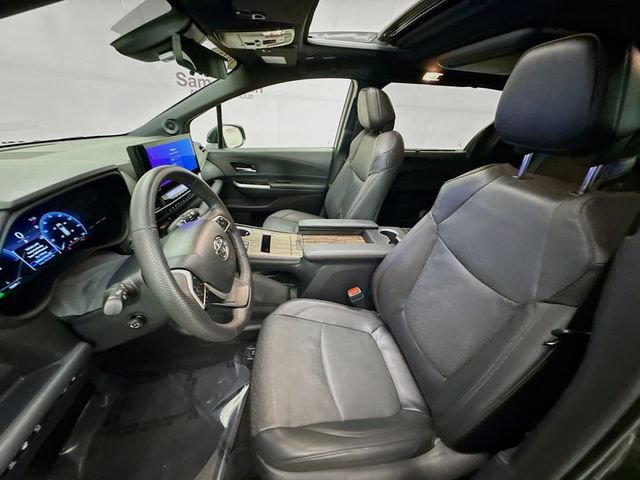 Used 2025 Toyota Sienna Platinum AWD/4WD image 22