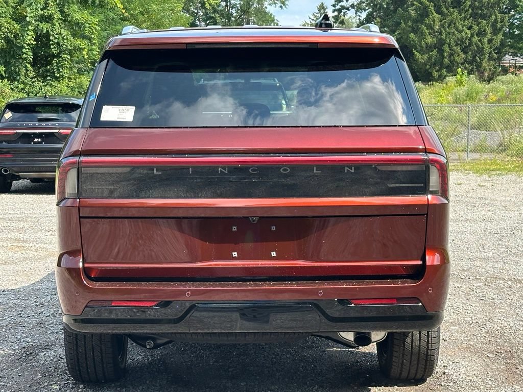 New 2027 Lincoln Navigator Reserve AWD/4WD image 4