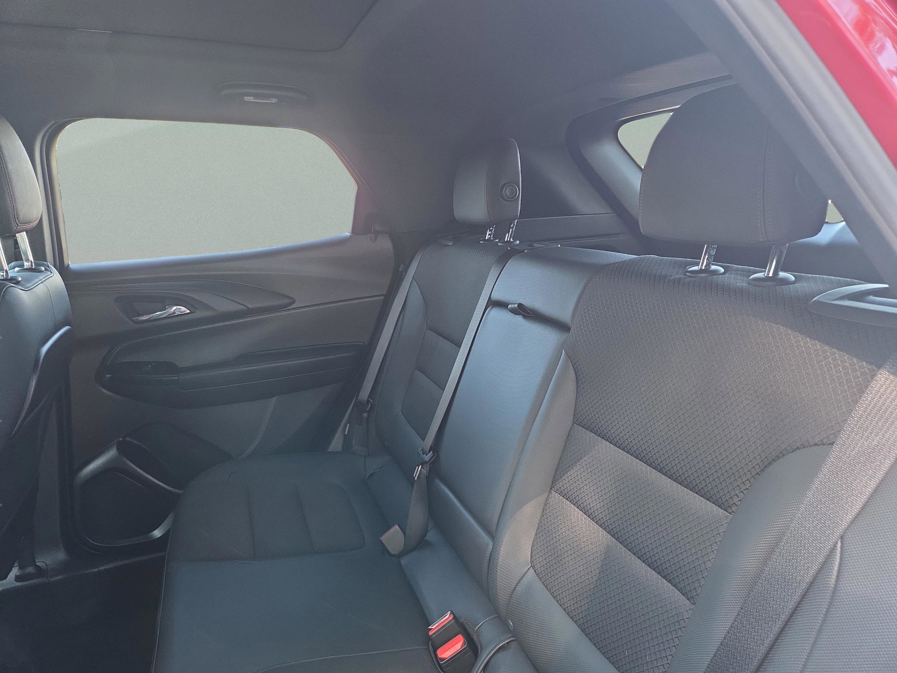 Used 2021 Chevrolet TrailBlazer RS w/ Sun and Liftgate Package image 27