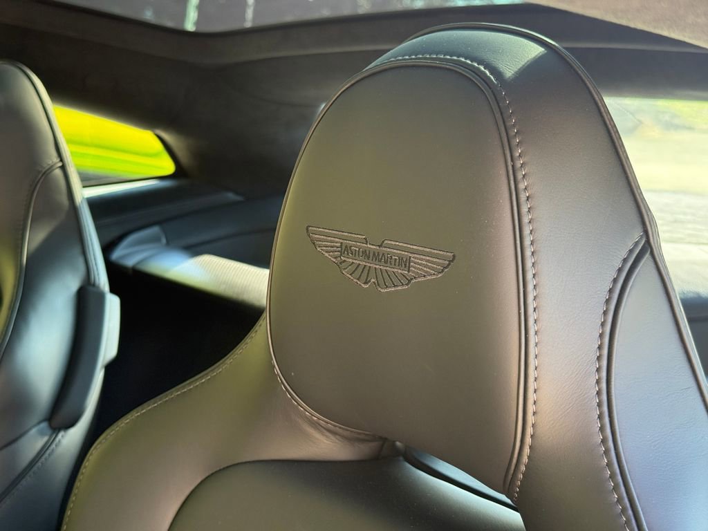 Used 2025 Aston Martin Vanquish image 35