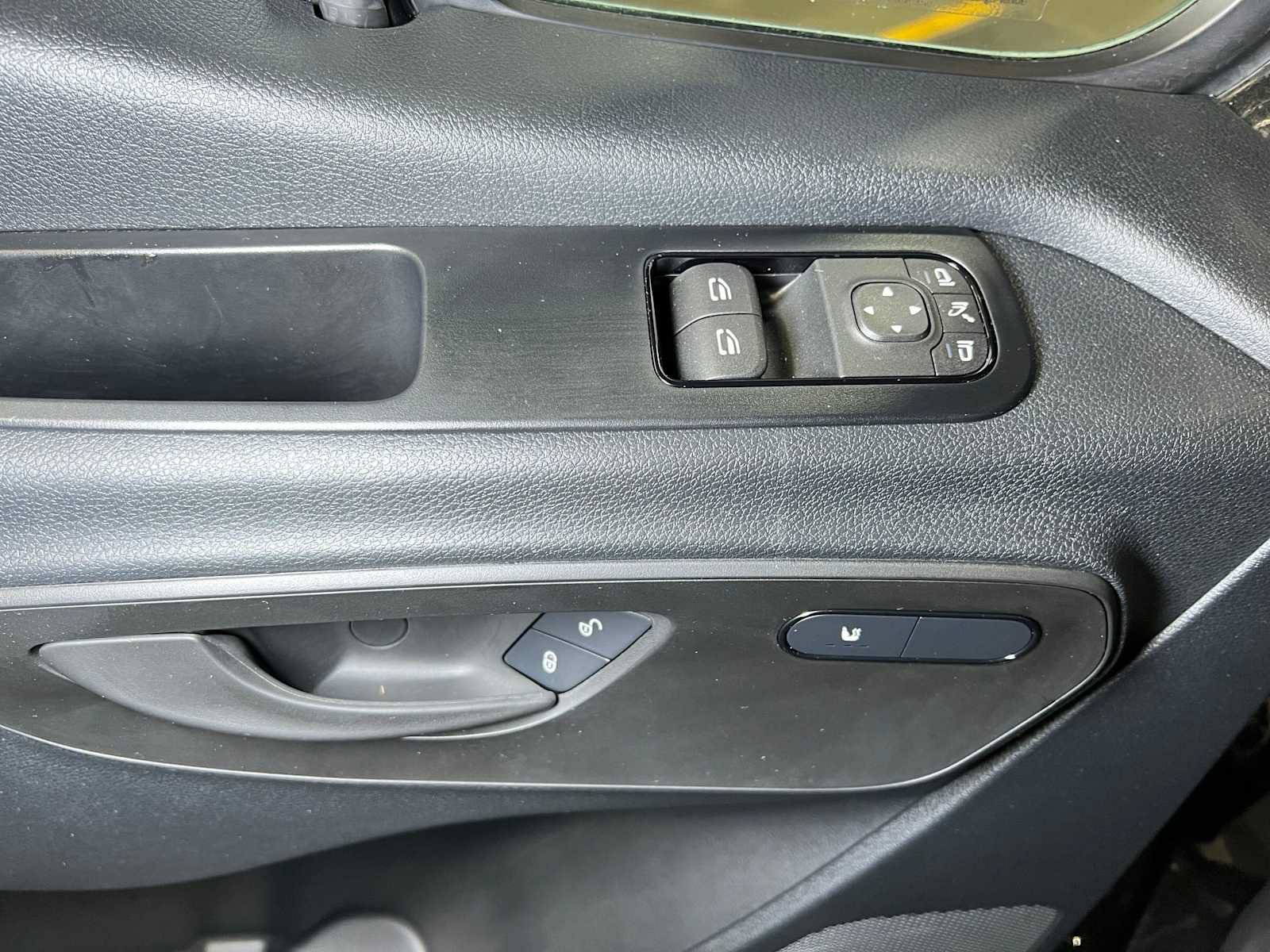 Used 2025 Mercedes-Benz Sprinter 2500 image 21