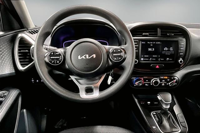 Used 2025 Kia Soul LX w/ LX Technology Package FWD image 9