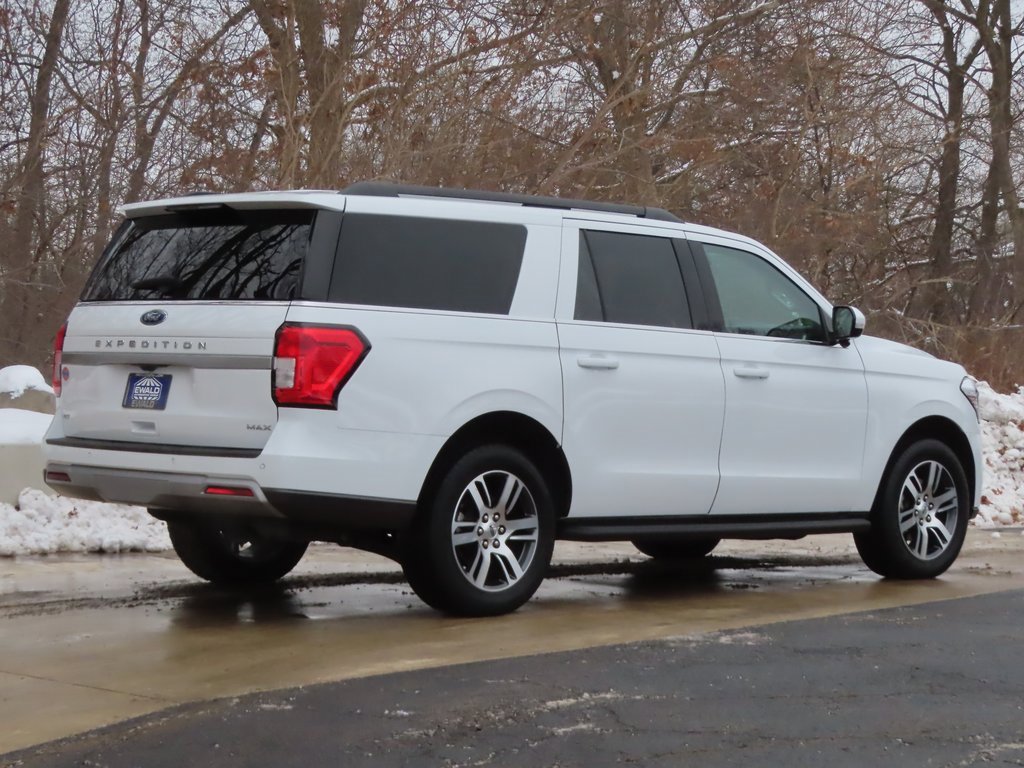 Used 2024 Ford Expedition Max XLT image 3