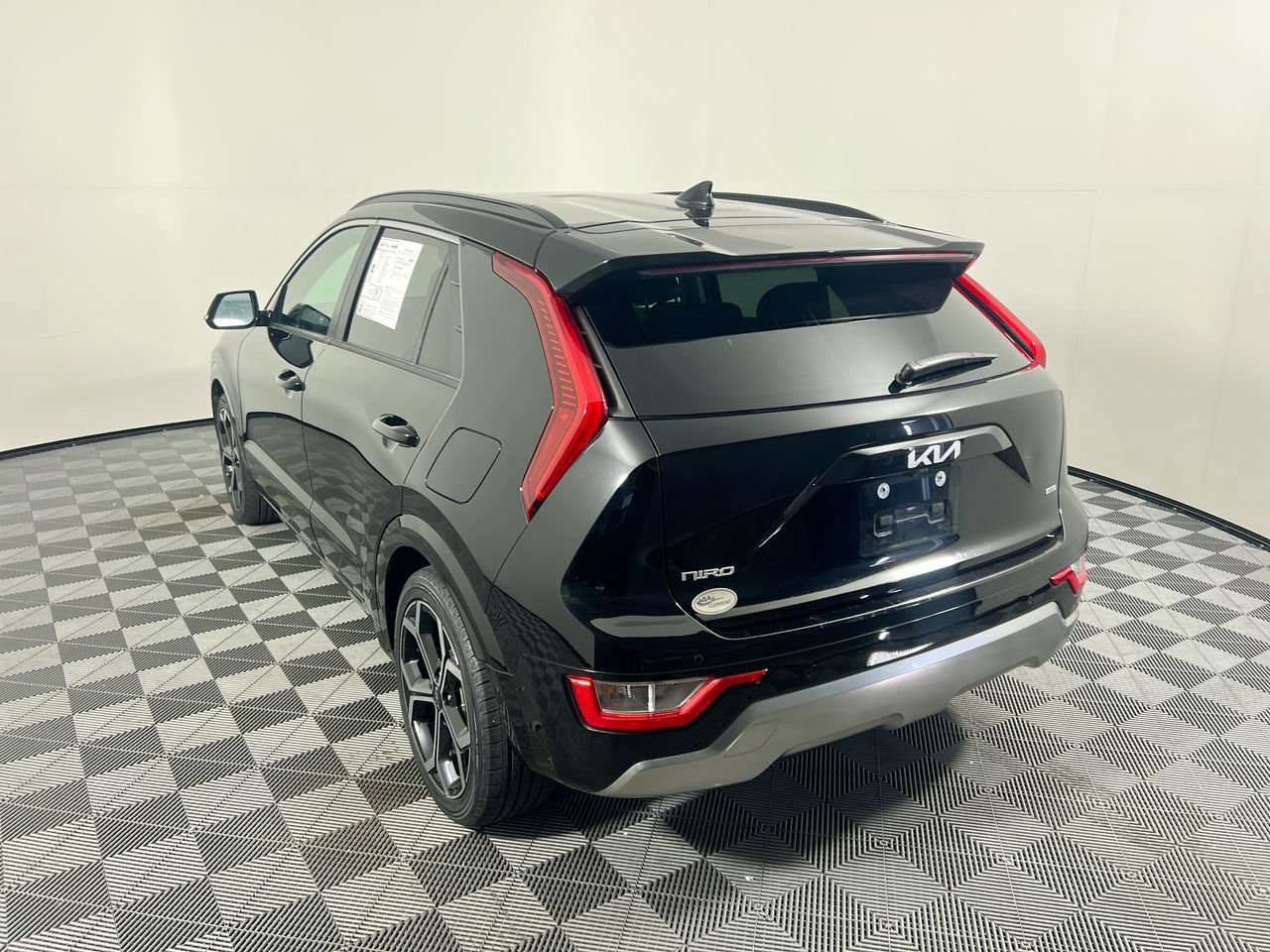 Certified 2025 Kia Niro EX Touring FWD image 7