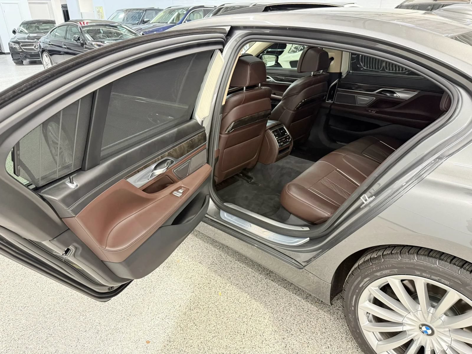 Used 2017 BMW 740i xDrive AWD/4WD image 39