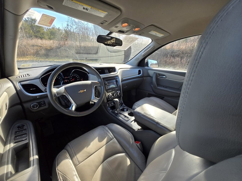 Used 2015 Chevrolet Traverse LT image 7