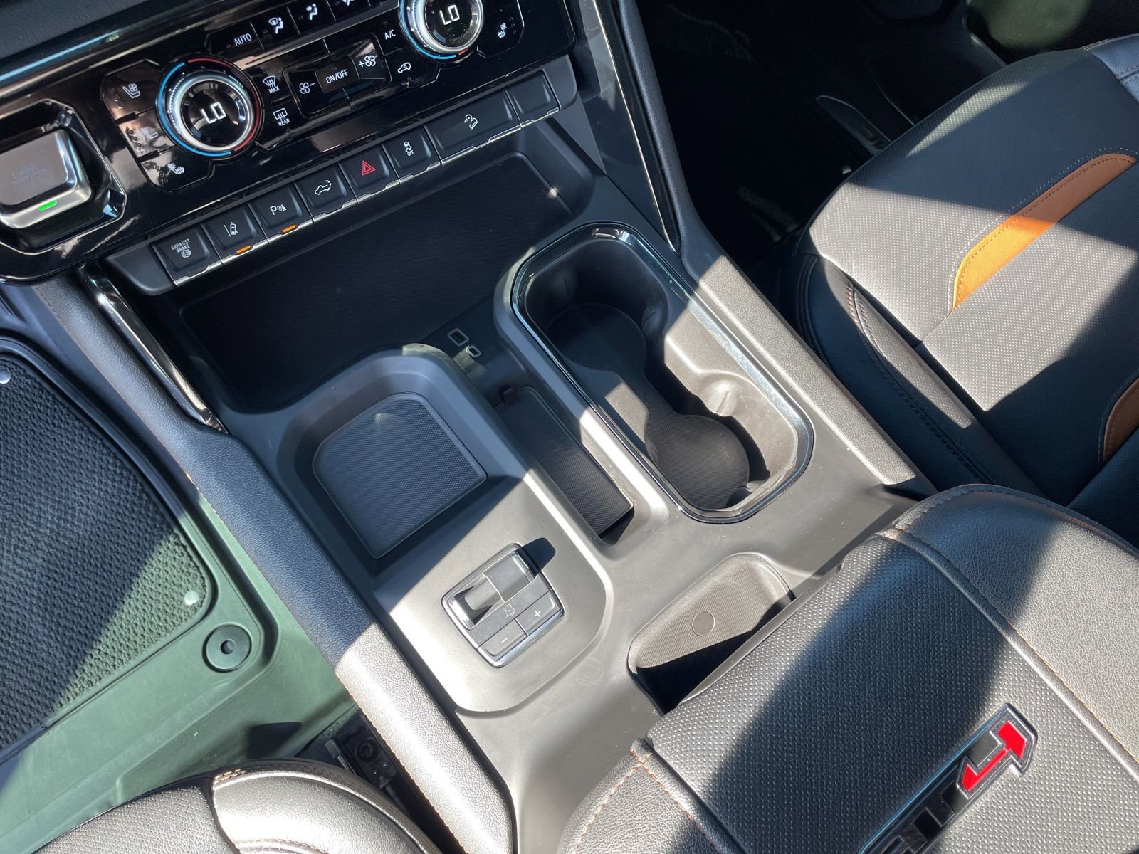 Used 2024 GMC Sierra 2500 AT4 w/ AT4 Premium Plus Package image 18