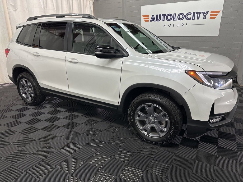 Used 2024 Honda Passport TrailSport image 2