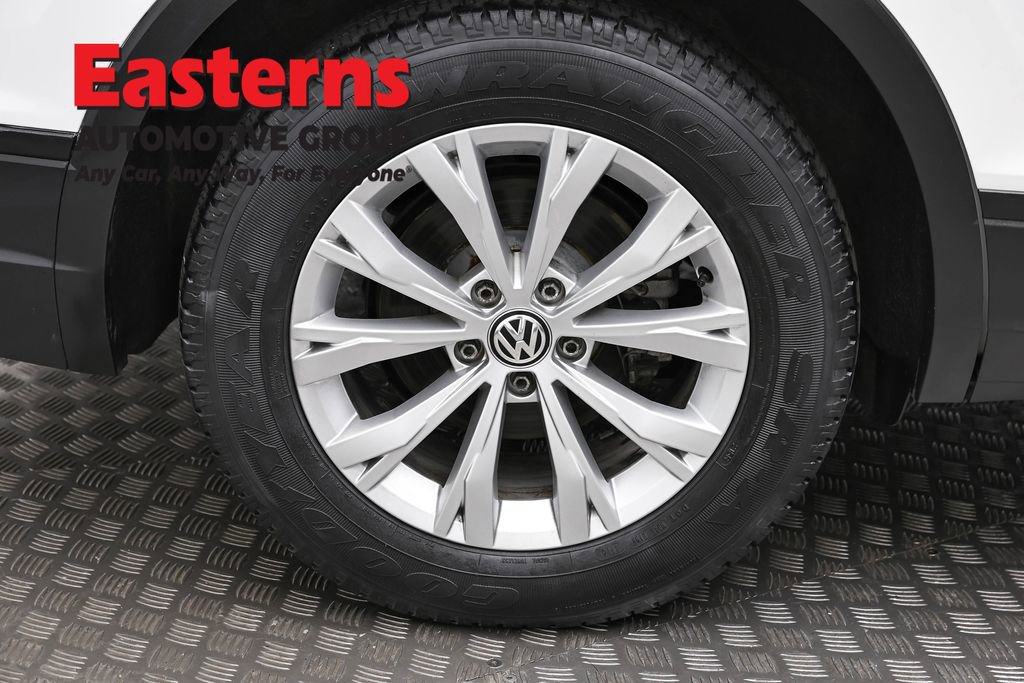 Used 2020 Volkswagen Tiguan S image 30