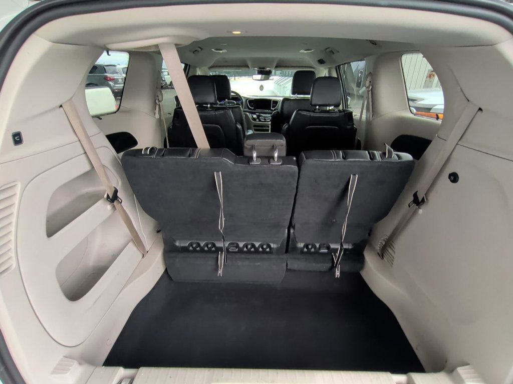 Used 2022 Chrysler Pacifica Touring-L image 23