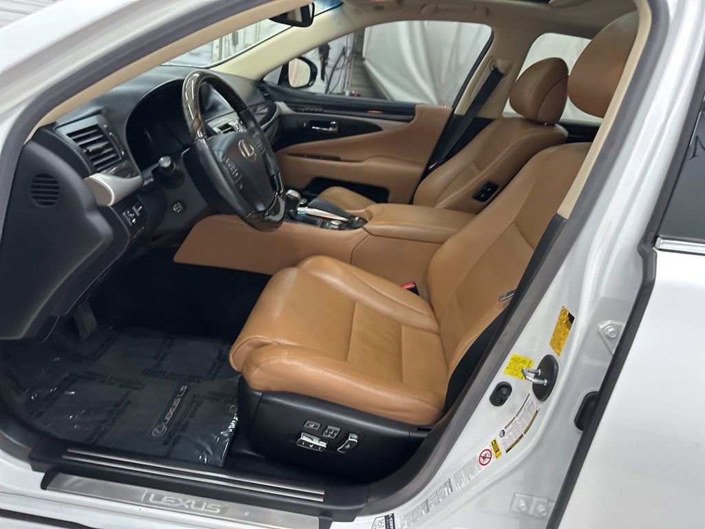 Used 2014 Lexus LS 460 AWD w/ Comfort Package image 22