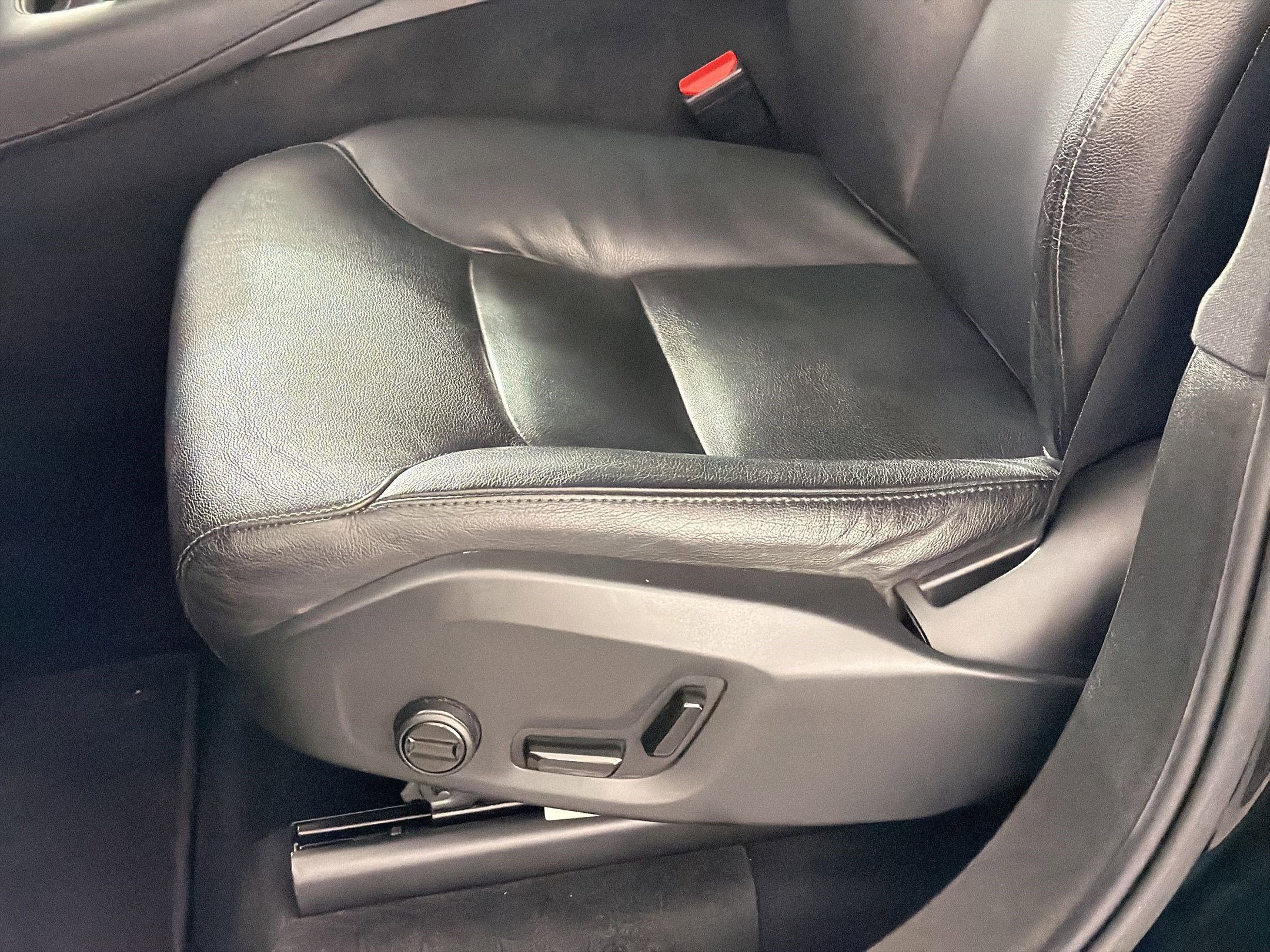 Used 2019 Volvo XC90 T5 Momentum w/ Protection Package Premier image 14