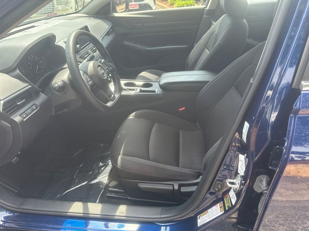 Used 2024 Nissan Altima 2.5 S FWD image 9