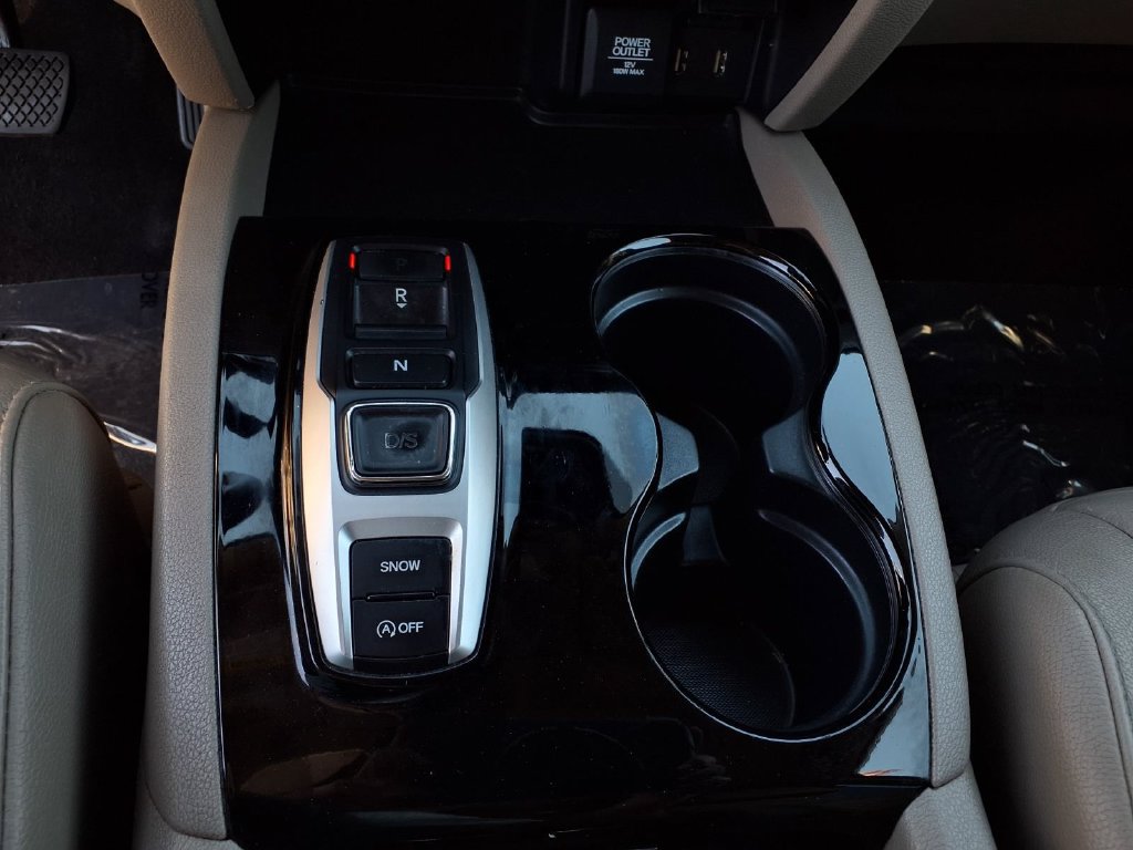 Used 2016 Honda Pilot Touring image 11
