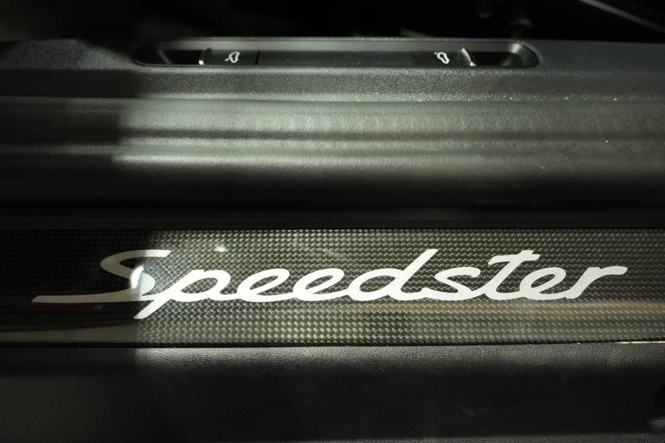 Used 2019 Porsche 911 Speedster image 33