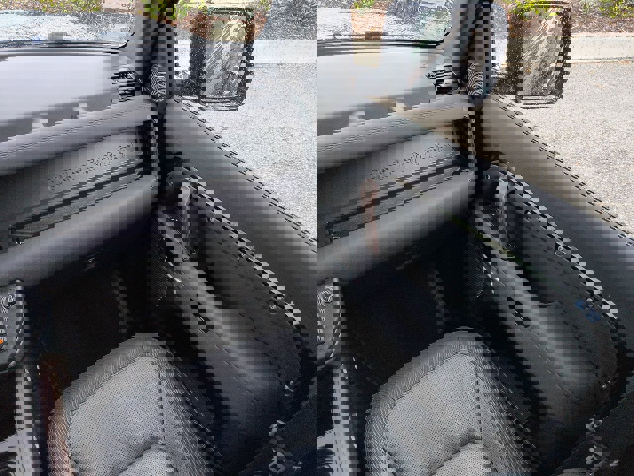 Used 2023 Land Rover Defender 110 X-Dynamic SE image 17