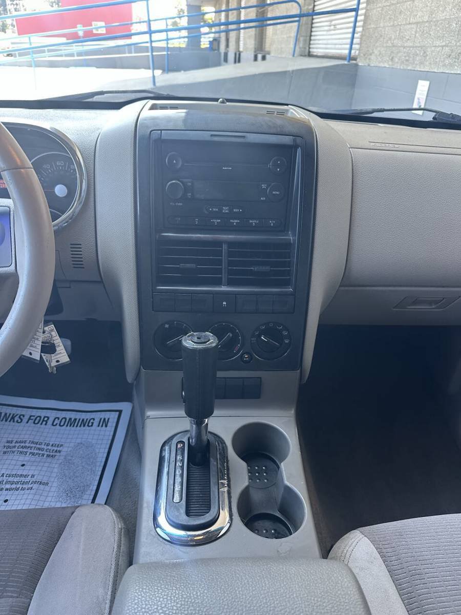 Used 2006 Ford Explorer XLT RWD image 11