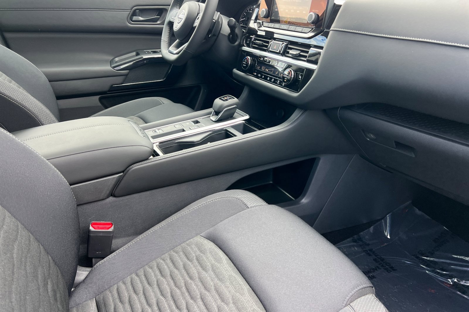 New 2025 Nissan Pathfinder SV w/ SV Premium Package image 19