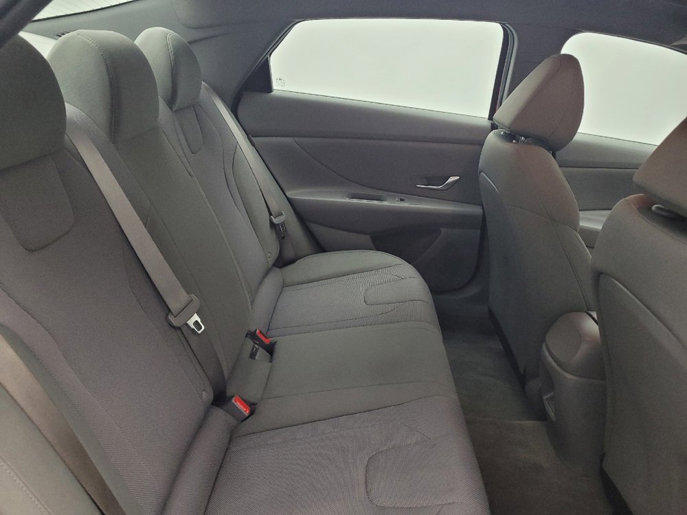 Used 2025 Hyundai Elantra SE FWD image 19