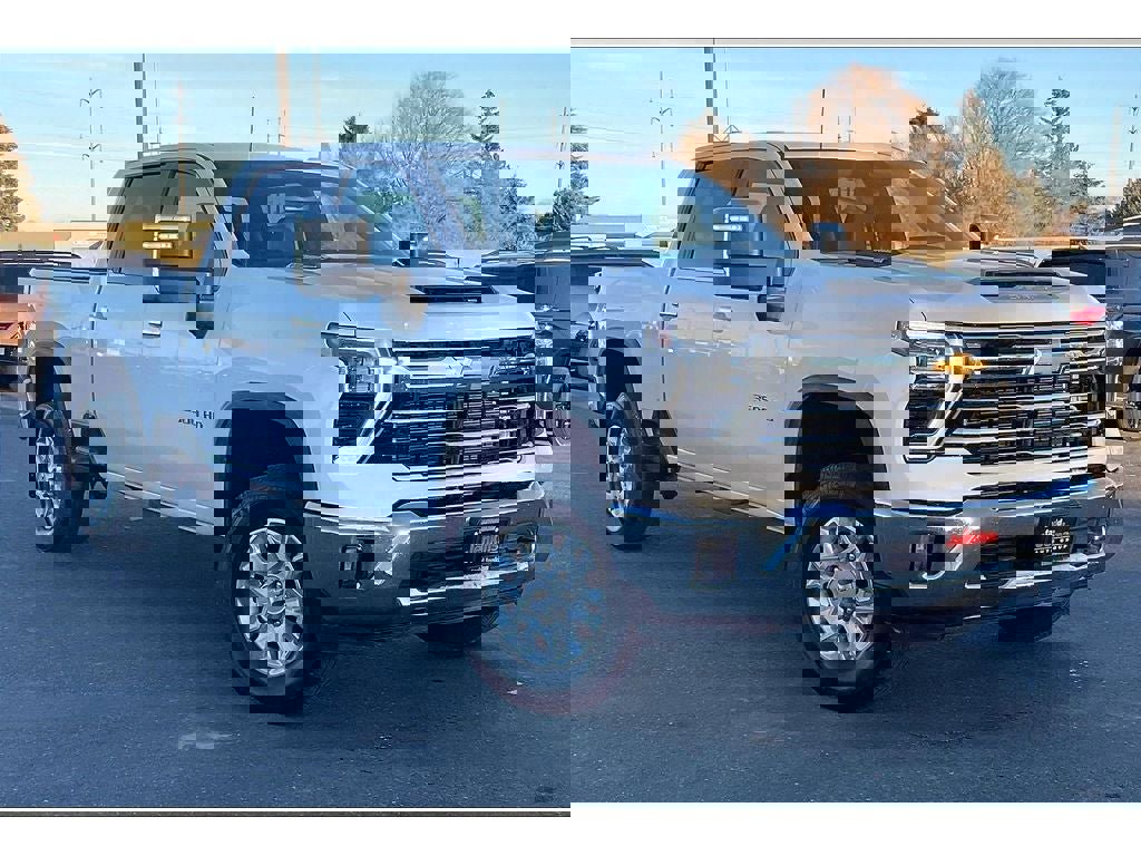 Used 2025 Chevrolet Silverado 3500 LTZ image 2