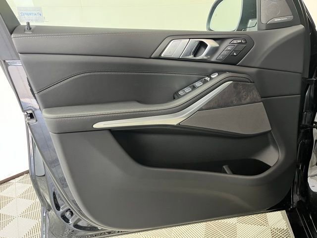 Used 2026 BMW X7 xDrive40i w/ Premium Package image 10