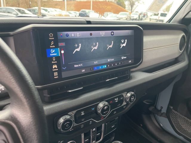 Used 2025 Jeep Wrangler Sport image 23