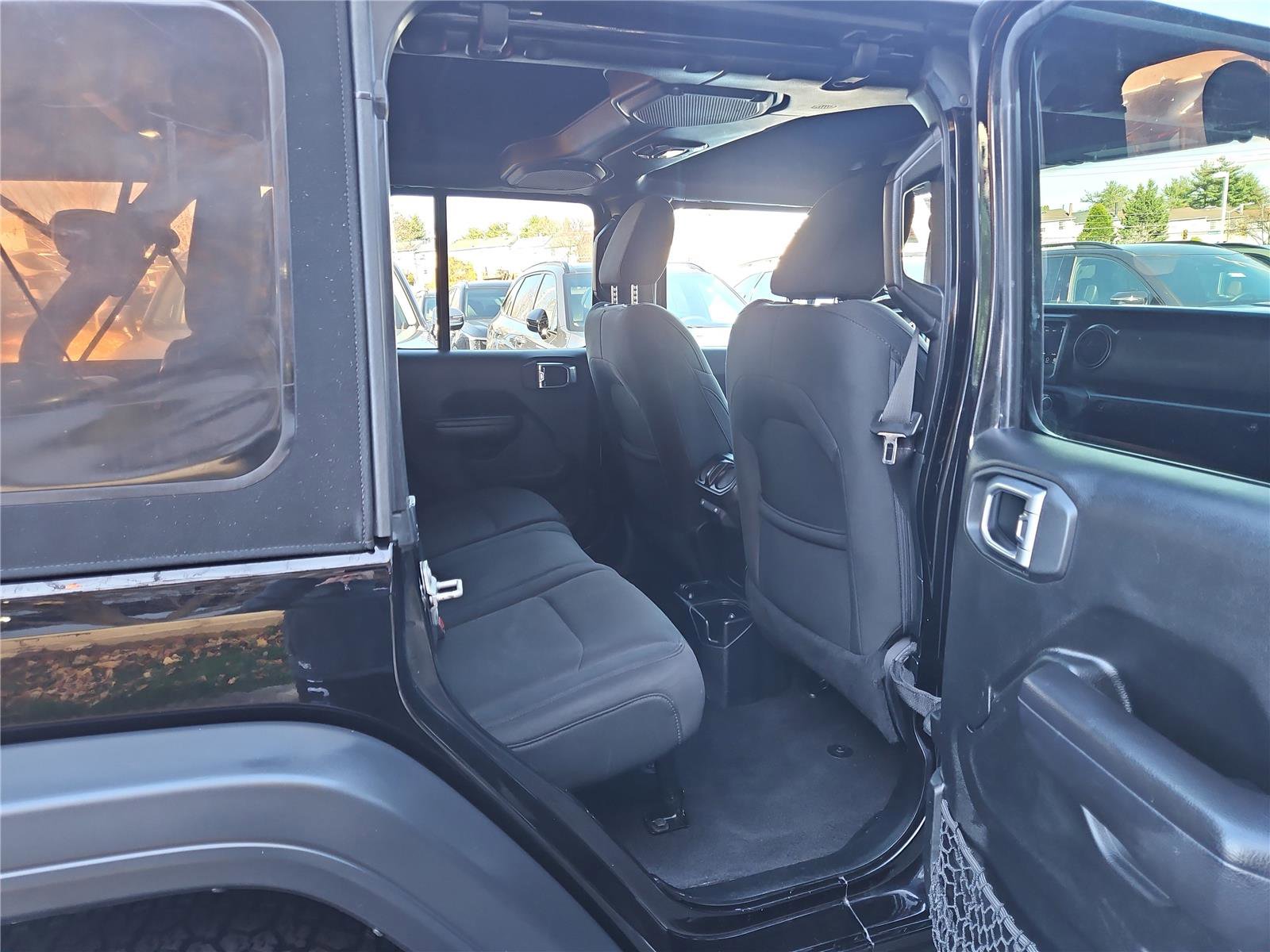 Used 2018 Jeep Wrangler Unlimited Sport S image 31