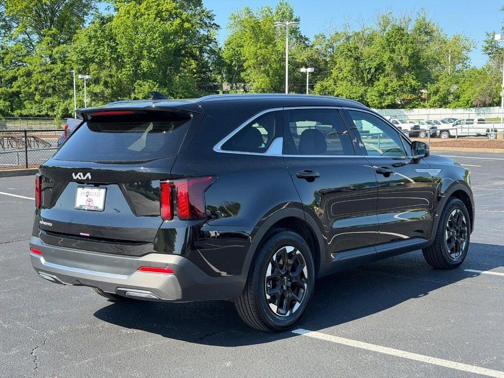 Used 2025 Kia Sorento S w/ Panoramic Sunroof Package FWD image 3