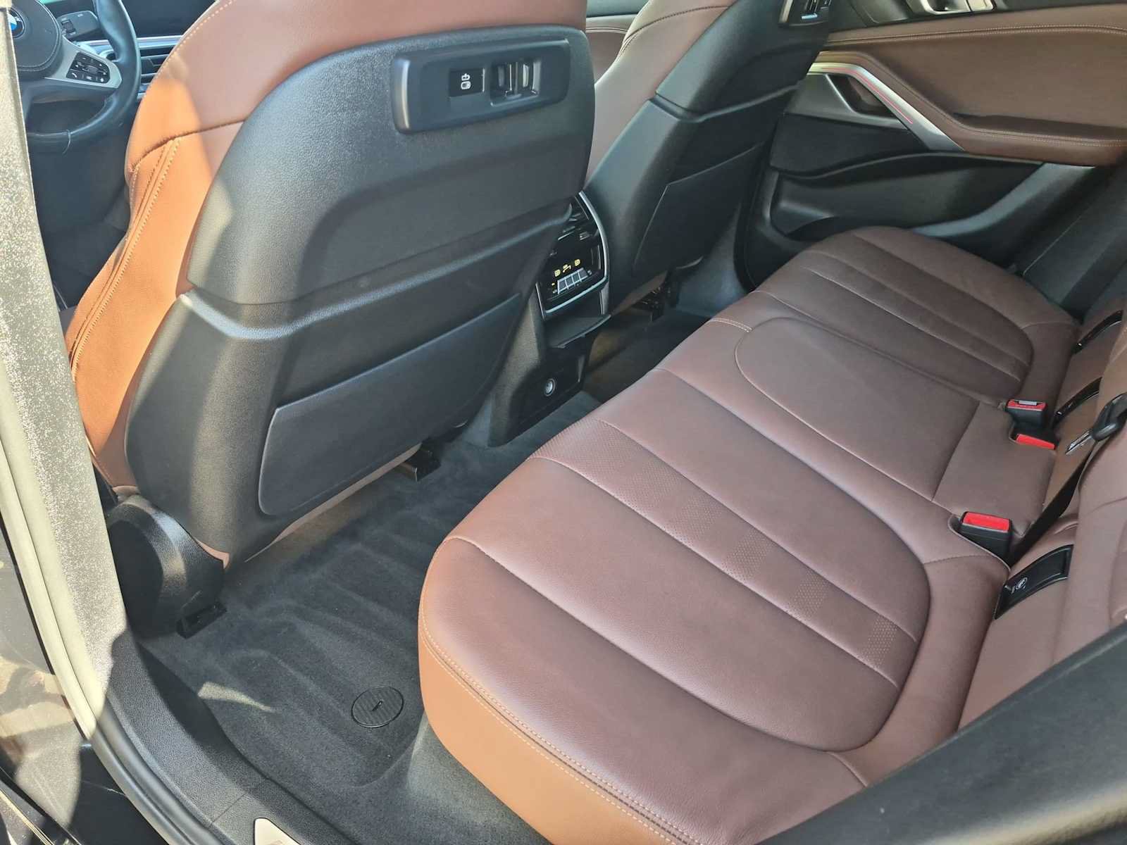 Used 2022 BMW X6 xDrive40i w/ M Sport Package AWD/4WD image 18