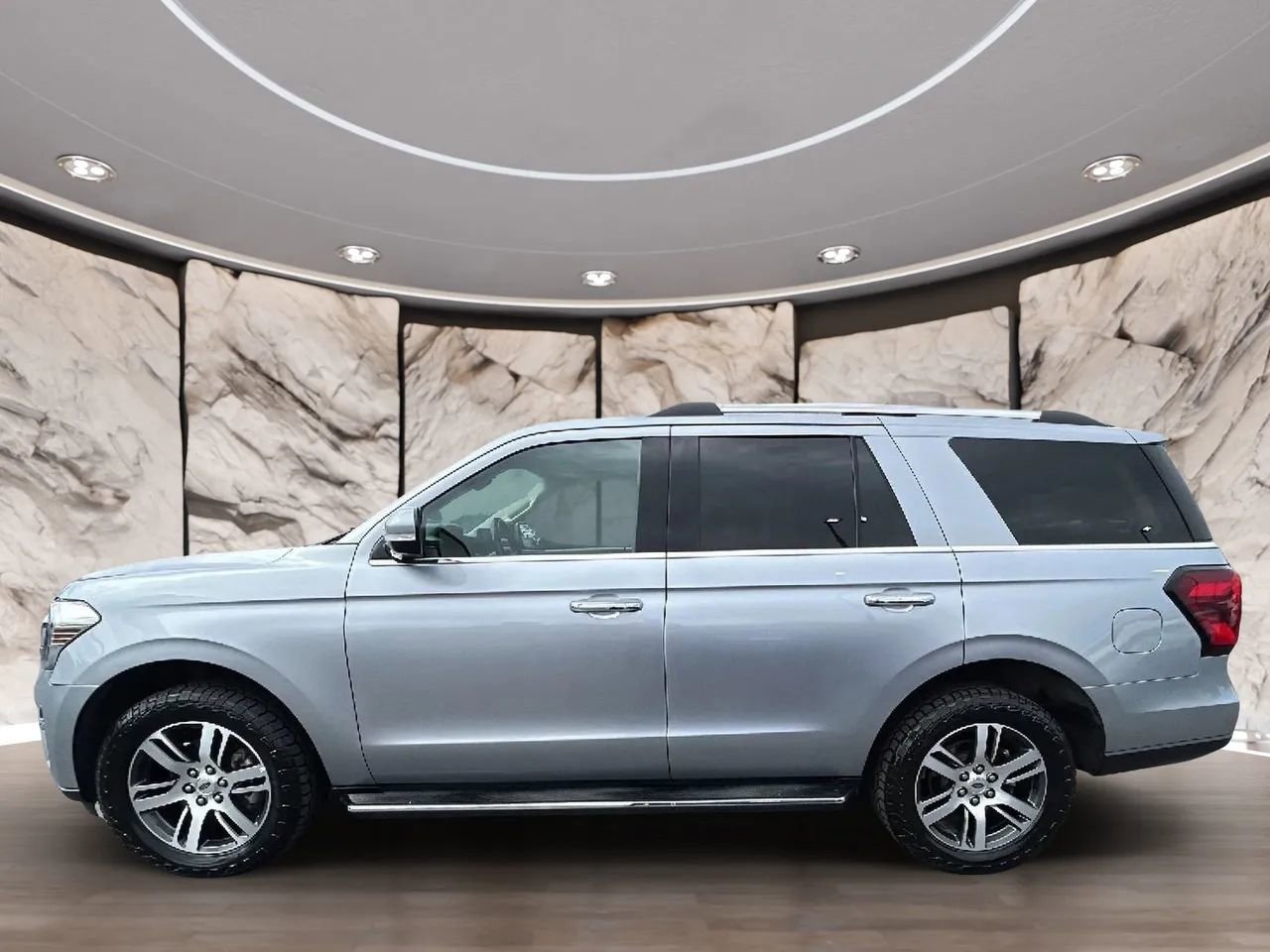 Used 2023 Ford Expedition Limited image 2