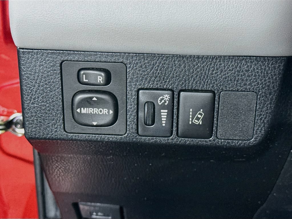 Used 2017 Toyota RAV4 XLE FWD image 18