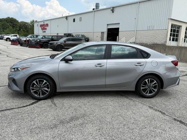 Used 2024 Kia Forte LXS w/ LXS Technology Package FWD image 4