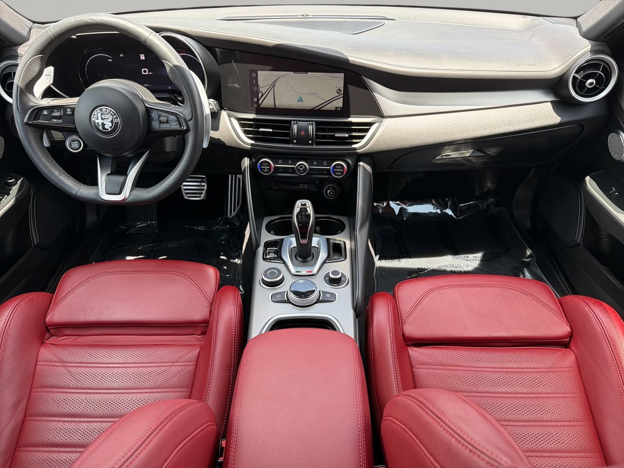 Used 2024 Alfa Romeo Giulia Veloce RWD image 12