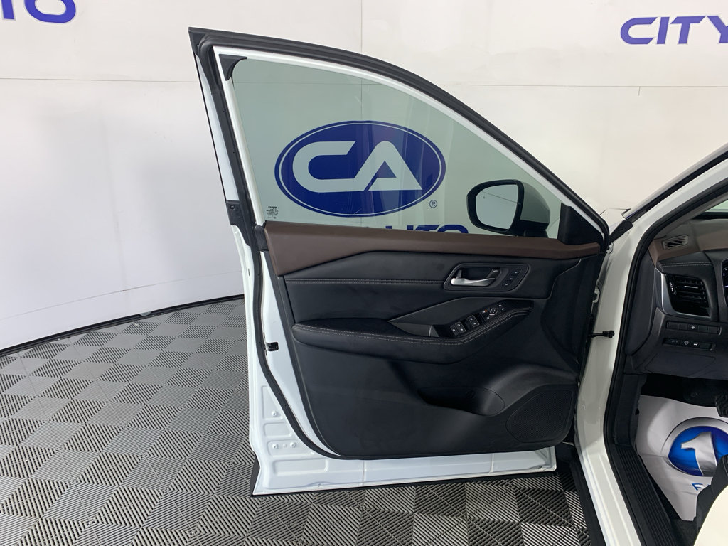 Used 2023 Nissan Rogue SL w/ SL Premium Package FWD image 13