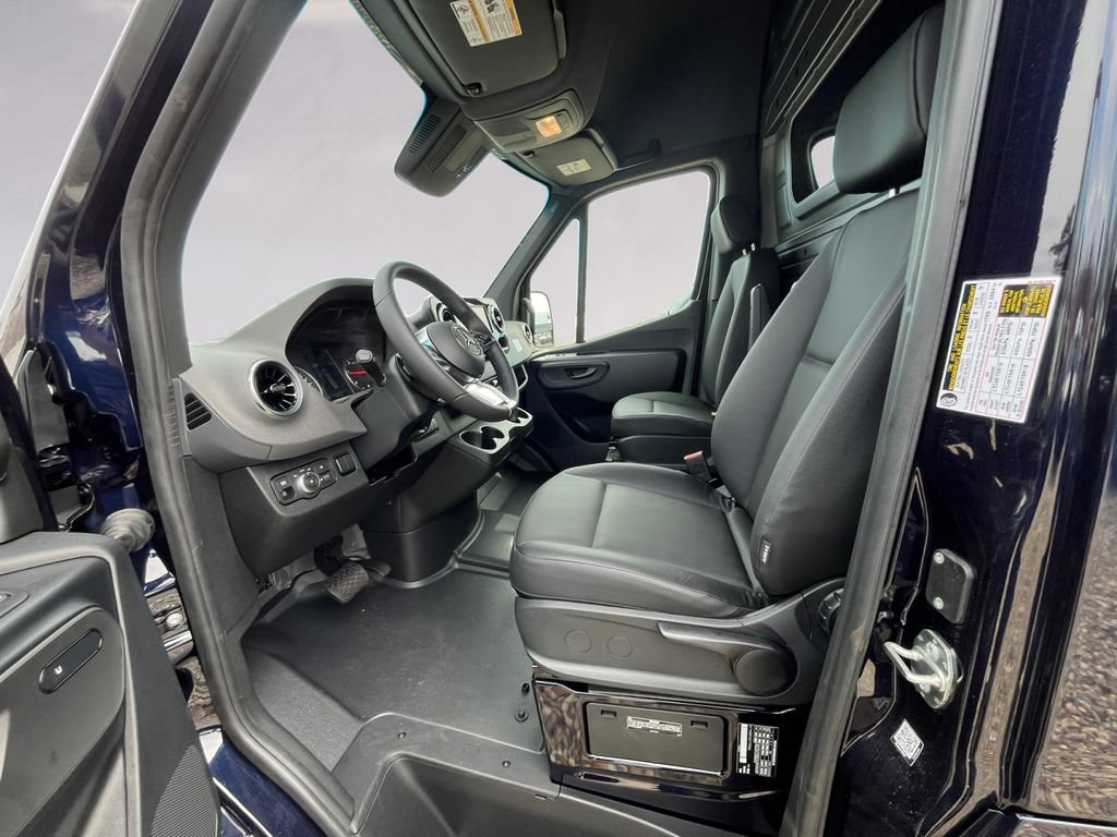 Used 2025 Mercedes-Benz Sprinter 2500 image 7