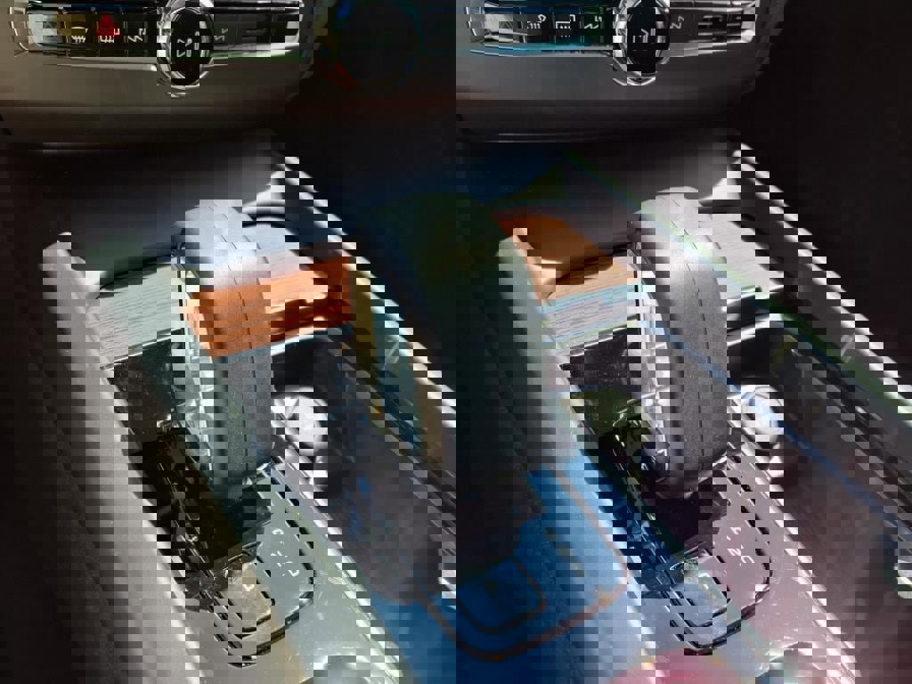 Used 2024 Volvo XC60 B5 Plus image 23