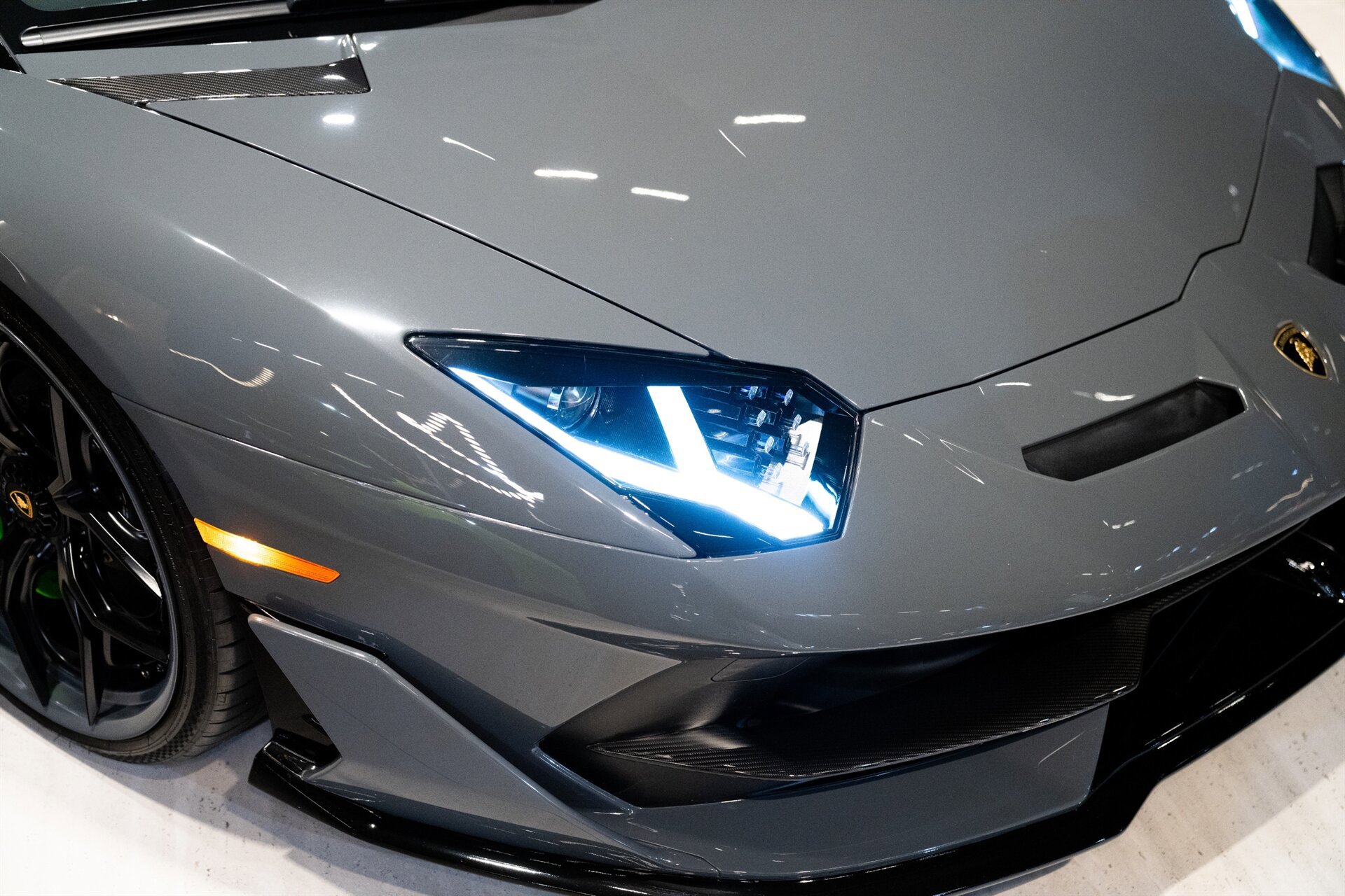 Used 2020 Lamborghini Aventador SVJ AWD/4WD image 11