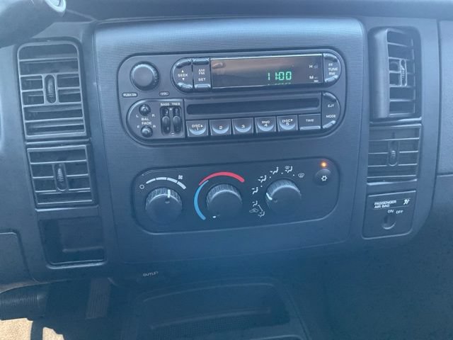 Used 2004 Dodge Dakota Sport w/ Deluxe Convenience Group RWD image 24