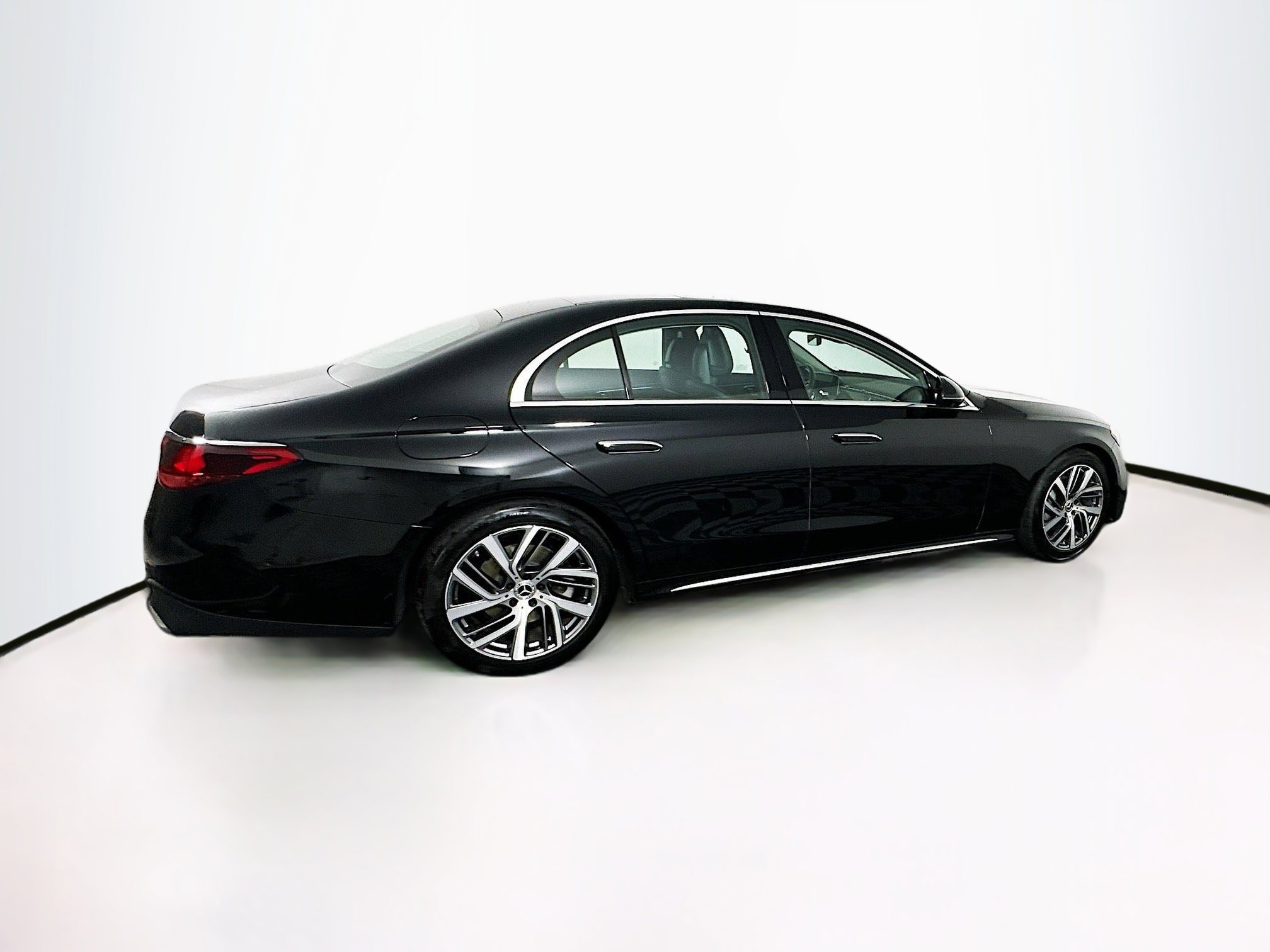 Used 2025 Mercedes-Benz E 350 Sedan image 10