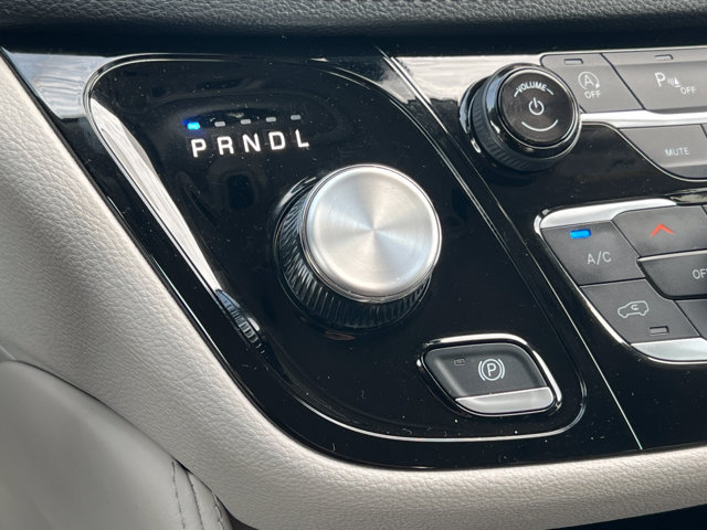 Used 2024 Chrysler Pacifica Limited FWD image 31