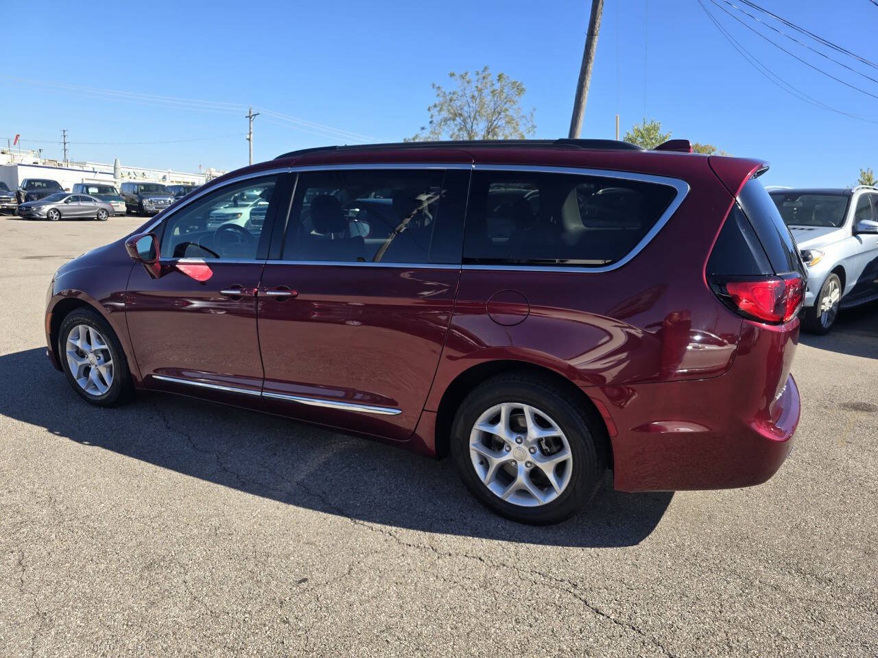 Used 2017 Chrysler Pacifica Touring-L w/ Tire & Wheel Group FWD image 54