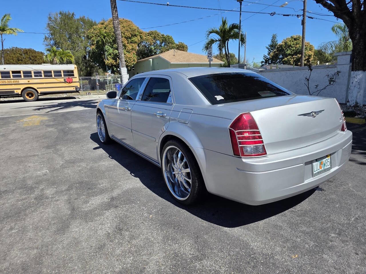Used 2005 Chrysler 300 image 7