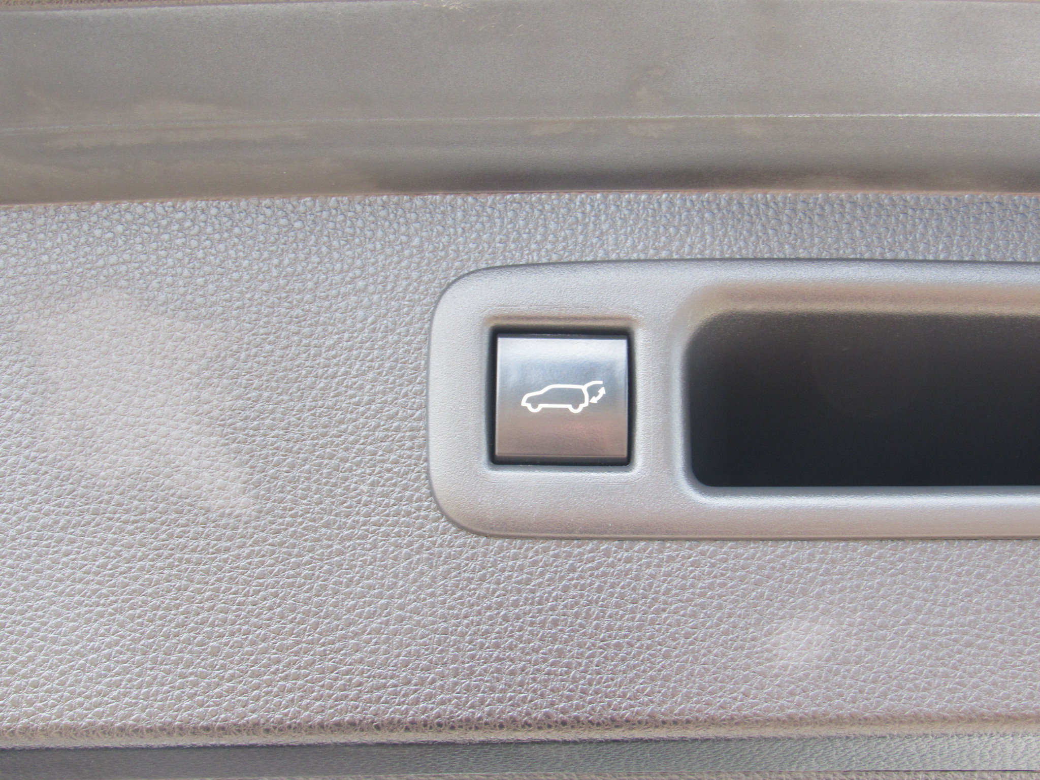 Used 2022 Toyota Highlander XLE AWD/4WD image 43