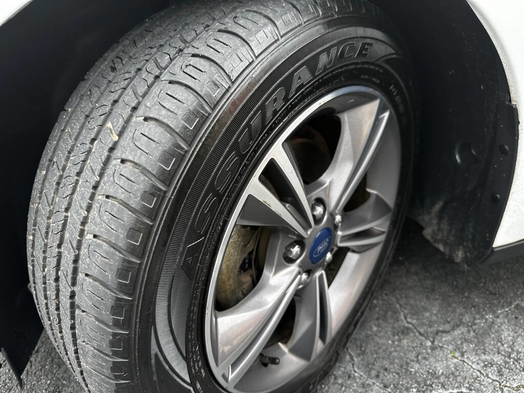 Used 2018 Ford Focus SE w/ SE Appearance Package image 20