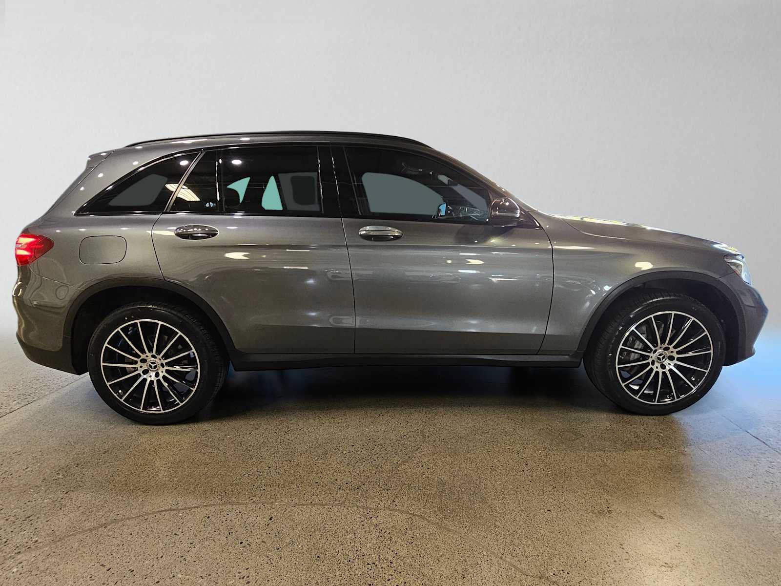 Used 2019 Mercedes-Benz GLC 300 4MATIC image 2