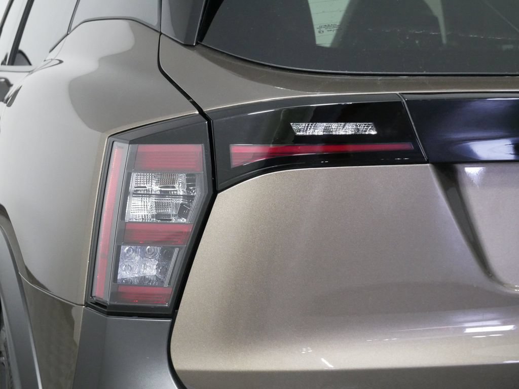 Used 2025 Nissan Kicks SR w/ SR Premium Package AWD/4WD image 12
