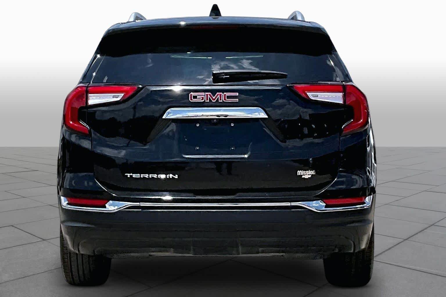 Used 2022 GMC Terrain SLT w/ Infotainment Package II FWD image 5