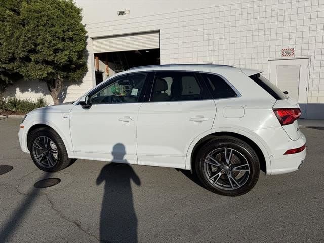 Used 2020 Audi Q5 e Prestige w/ Prestige Package image 2