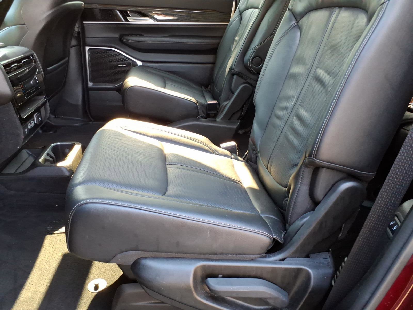 Used 2022 Jeep Wagoneer Series III w/ Flexible Seating Group image 10