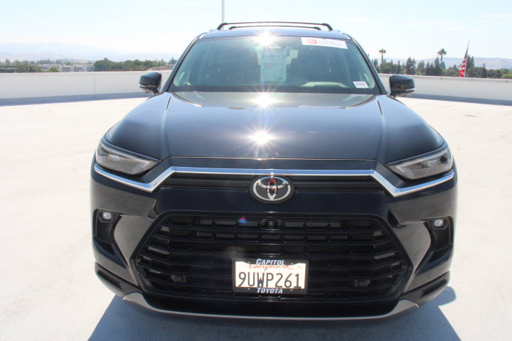 Certified 2025 Toyota Grand Highlander AWD image 8